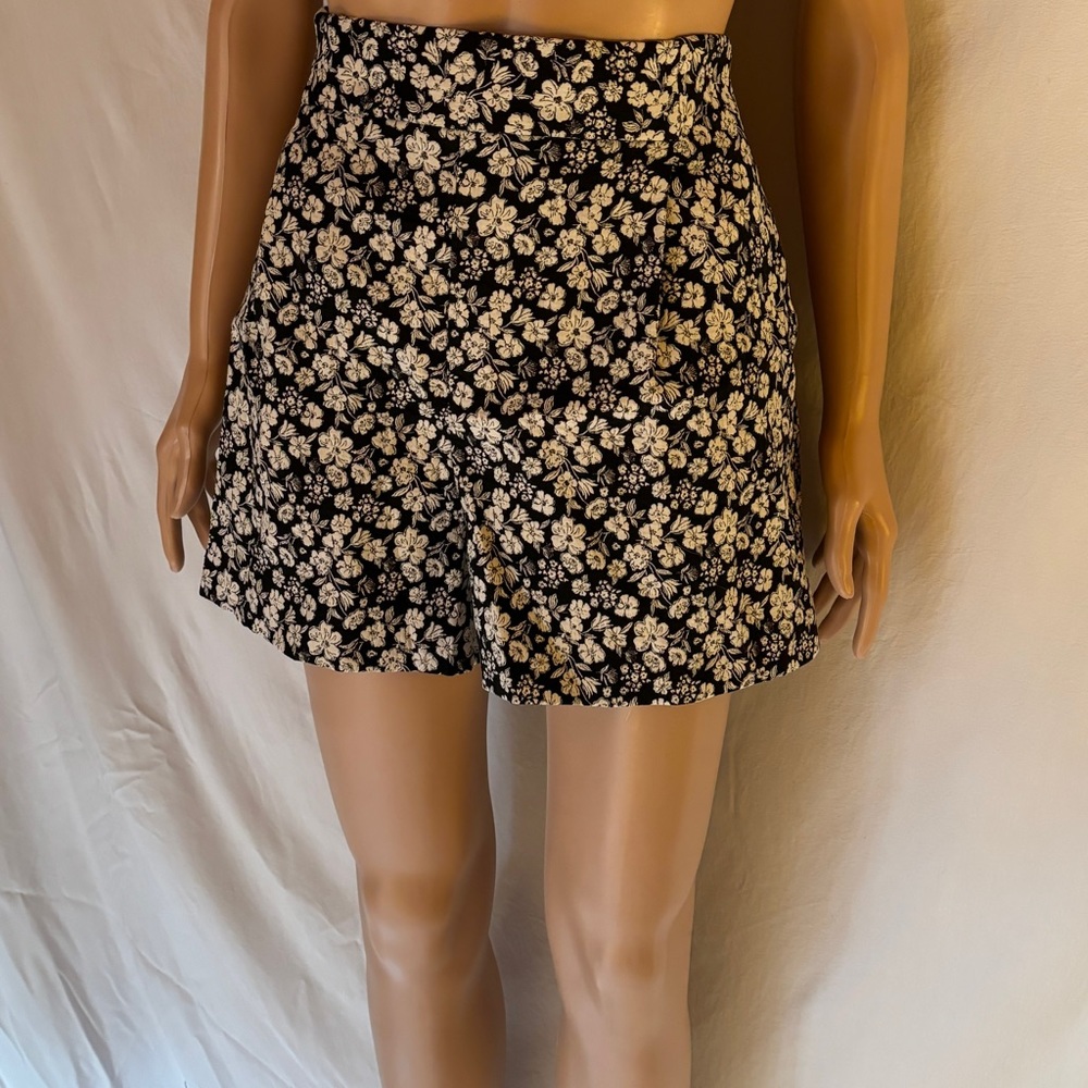 Zara black/cream pattern shorts